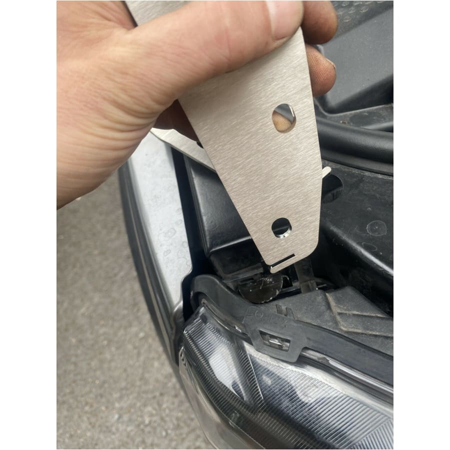 Discovery 3 and 4 (D3/4) Headlamp security brackets