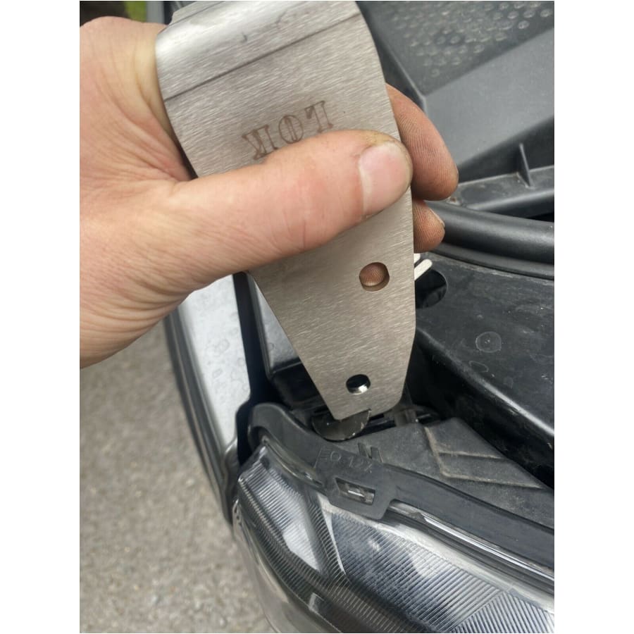 Discovery 3 and 4 (D3/4) Headlamp security brackets